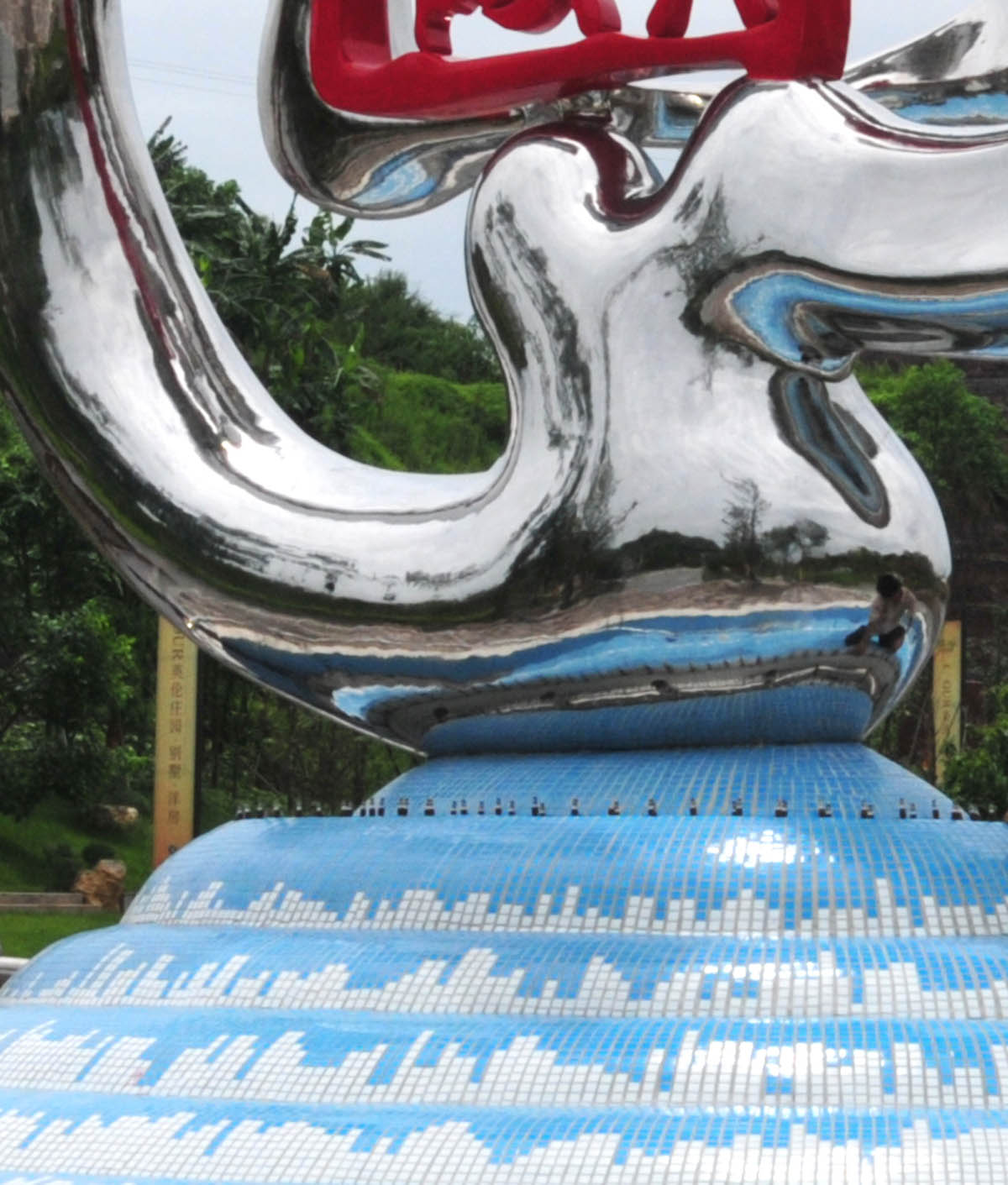 四川沿滩新城主标志性雕塑《腾龙欲飞》